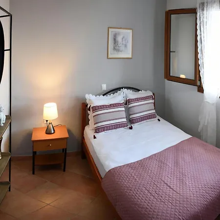 Goddesses 1 In Nies Sourpi